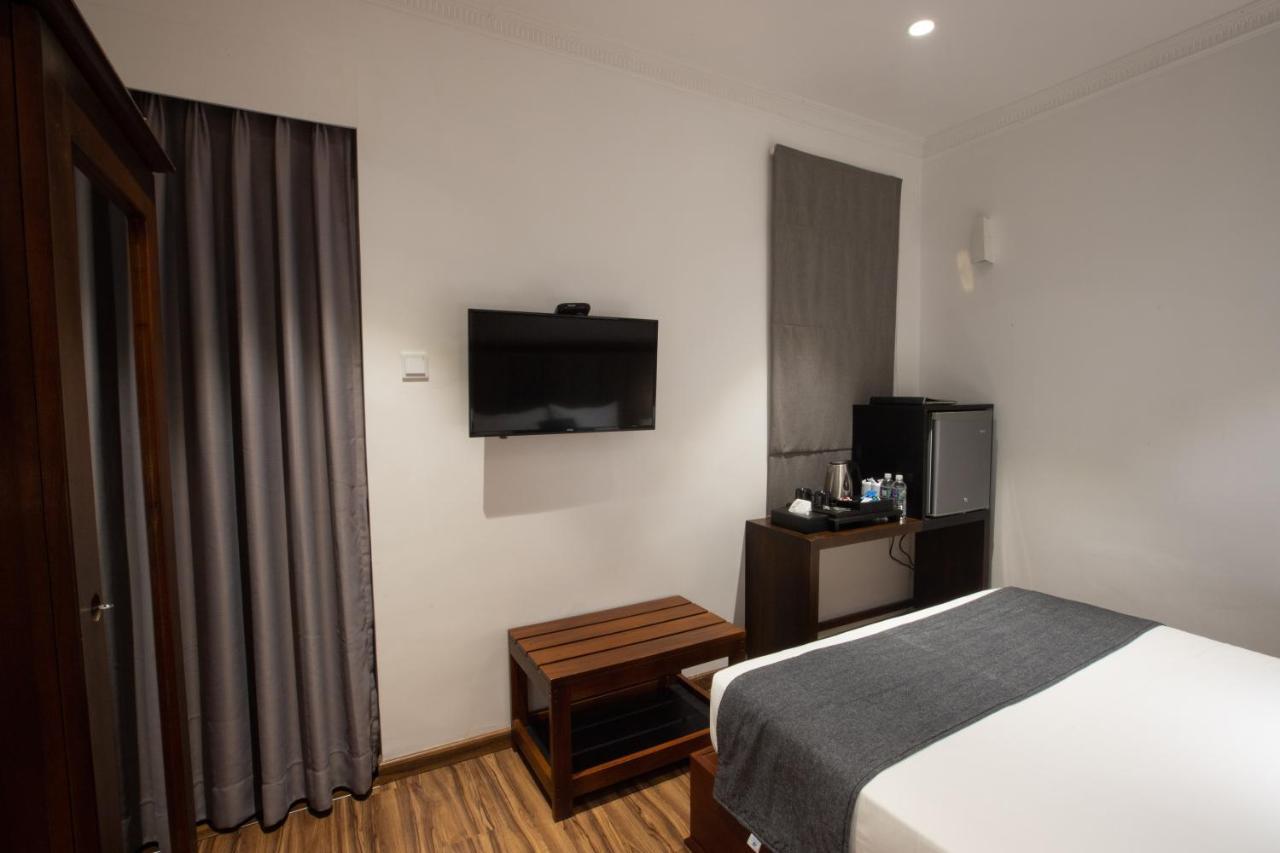 Hotel Grand Turf Нувара-Елія Екстер'єр фото