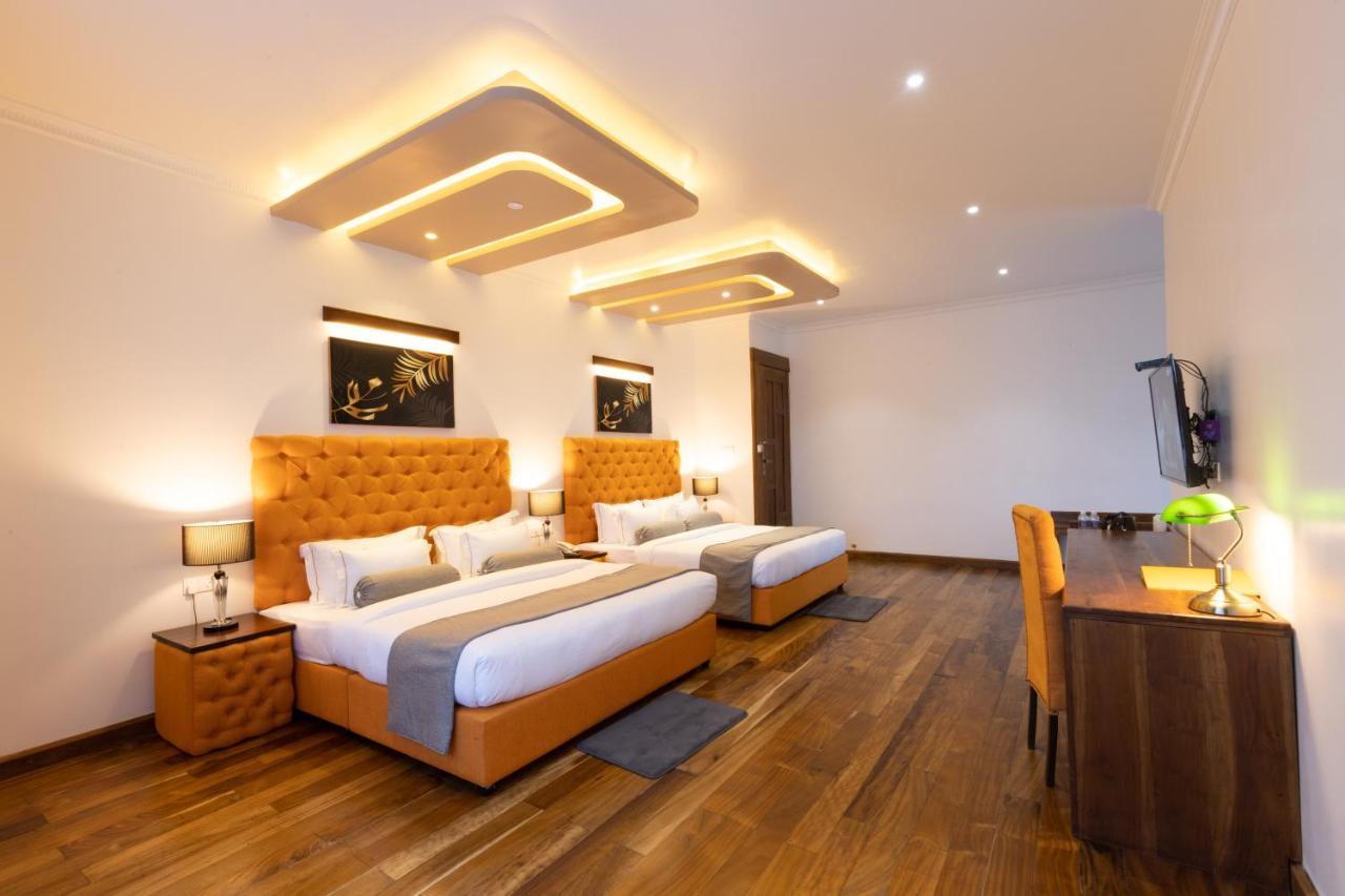 Hotel Grand Turf Нувара-Елія Екстер'єр фото