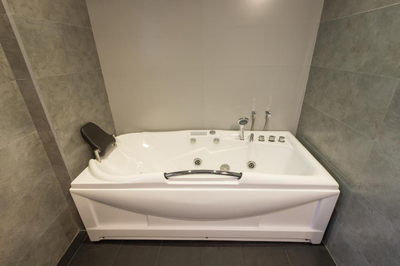 Hotel Grand Turf Нувара-Елія Екстер'єр фото