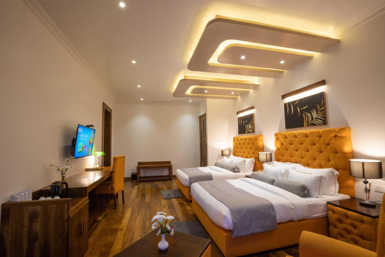 Hotel Grand Turf Нувара-Елія Екстер'єр фото