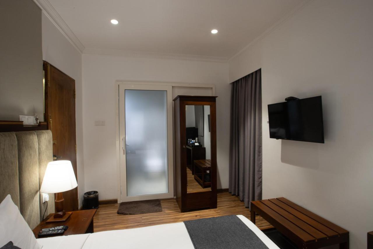 Hotel Grand Turf Нувара-Елія Екстер'єр фото