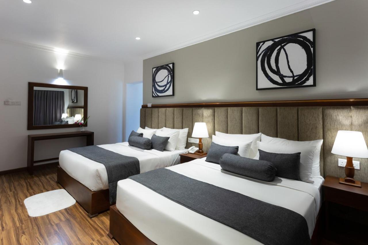 Hotel Grand Turf Нувара-Елія Екстер'єр фото