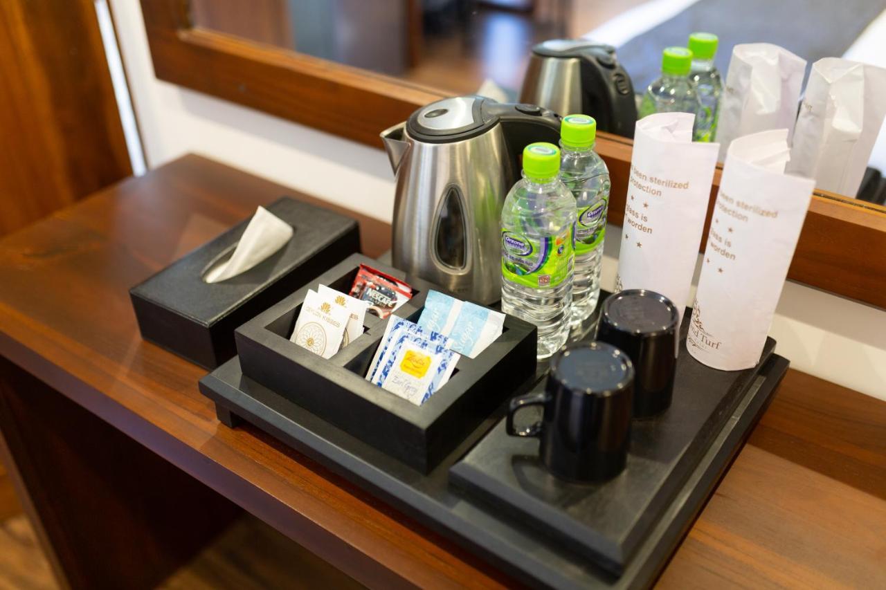Hotel Grand Turf Нувара-Елія Екстер'єр фото