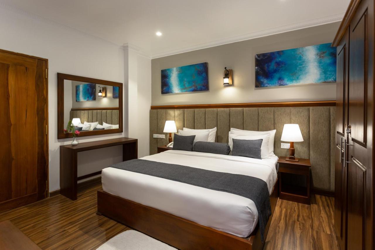 Hotel Grand Turf Нувара-Елія Екстер'єр фото
