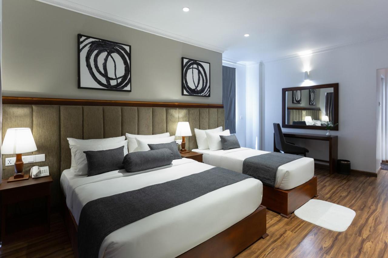 Hotel Grand Turf Нувара-Елія Екстер'єр фото