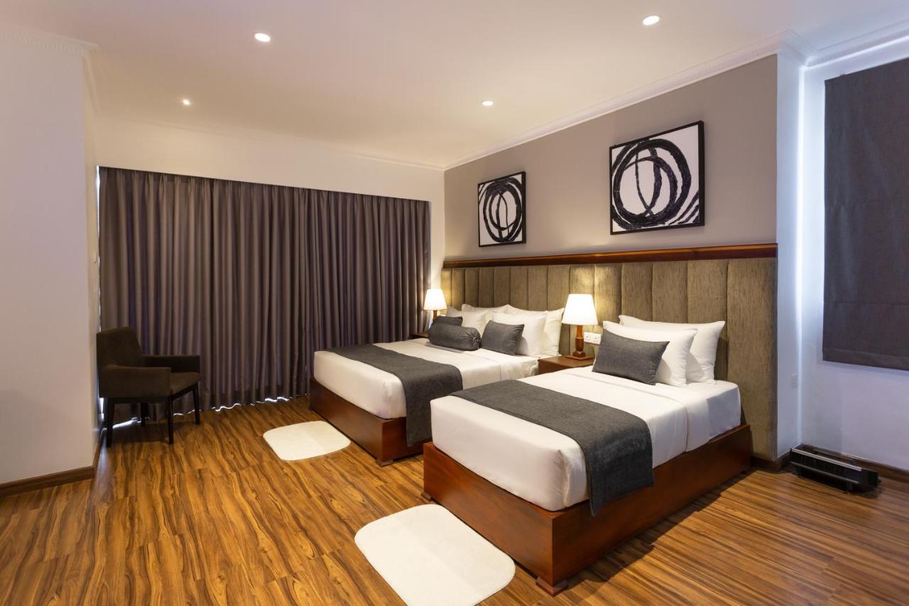 Hotel Grand Turf Нувара-Елія Екстер'єр фото