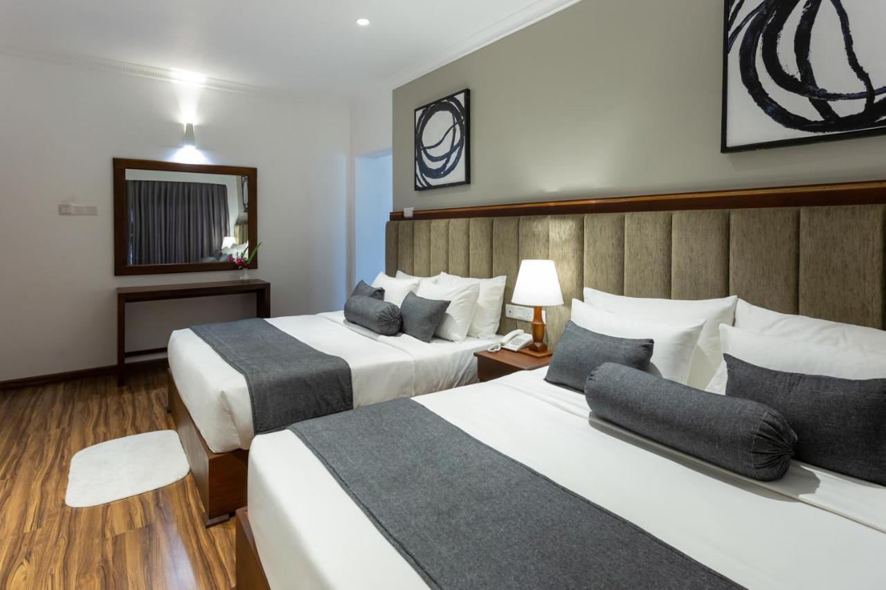 Hotel Grand Turf Нувара-Елія Екстер'єр фото