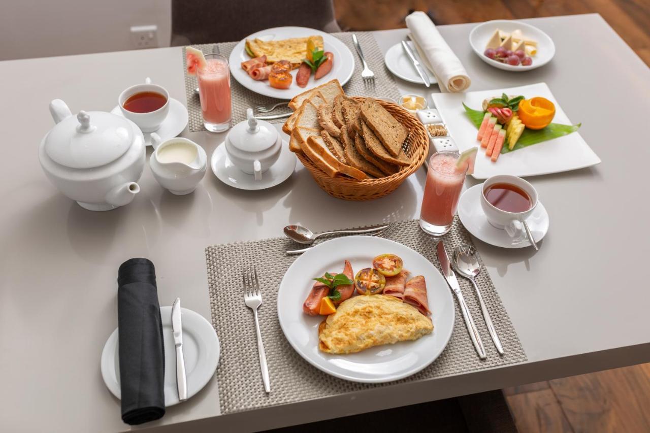 Hotel Grand Turf Нувара-Елія Екстер'єр фото